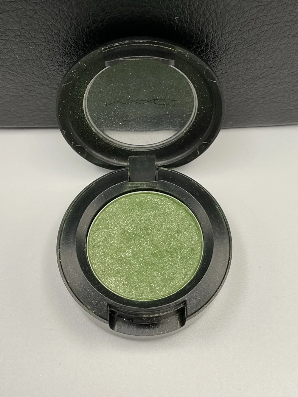 MAC Cosmetics Lustre Eyeshadow in Swimming
